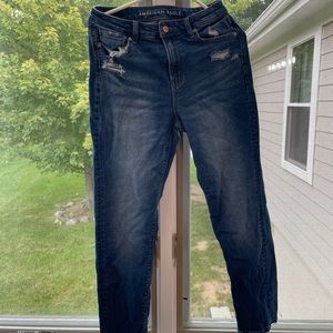Lightly worn size 4 American eagle mom jean
